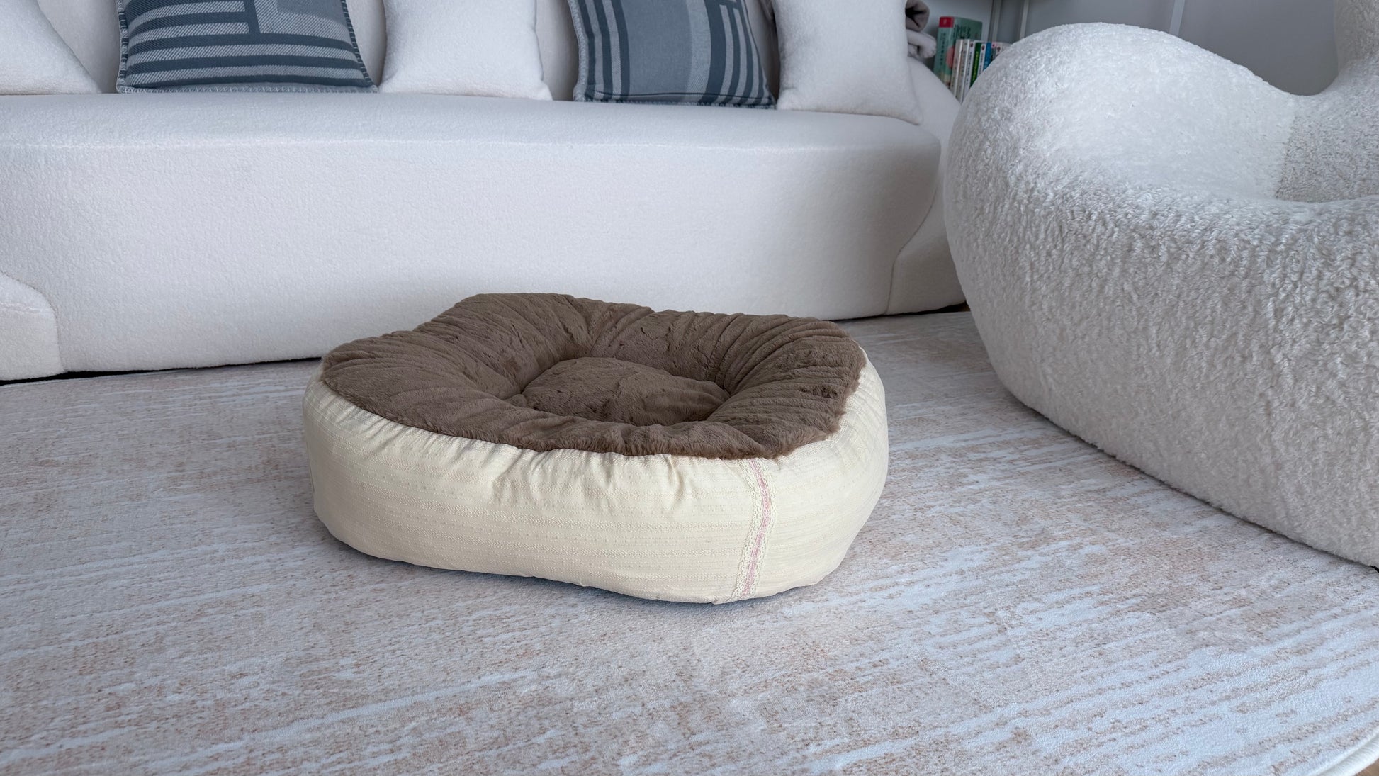 Tail Furniture Mocha Cream Cloud Pet Bed